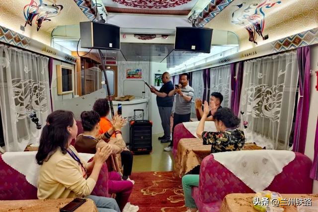 浪漫七夕，情暖列车：“环西部火车游·崆峒号”的温馨之旅