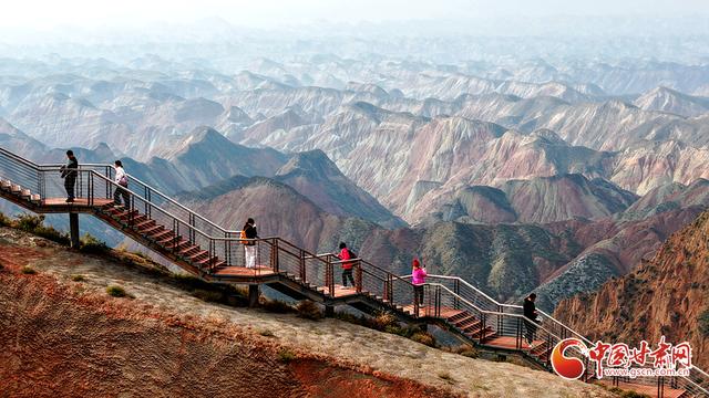 陇拍客丨兰州：丹霞流彩 秋色如画