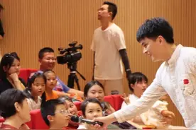 学沪语、唱沪剧，松江萌娃在云间剧院感受沪韵之美图片