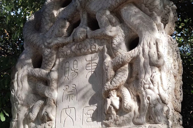 这座被火车拉来的中原第一省会，比你想象的要好玩多了