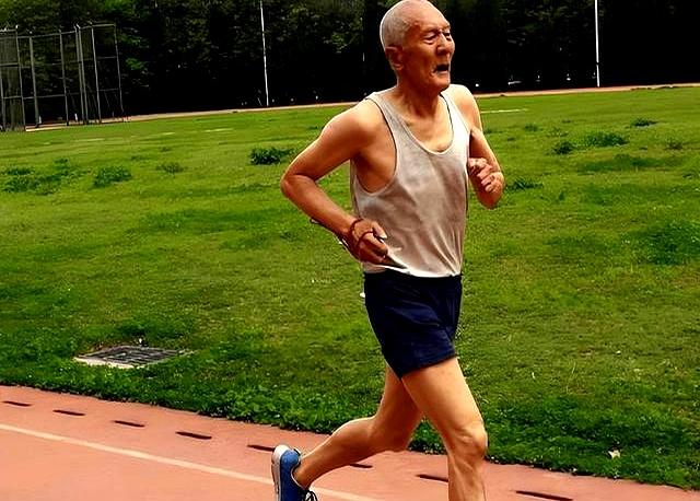 心脏健不健康，运动先知？医生：心脏不好的人	，运动常有3种反常