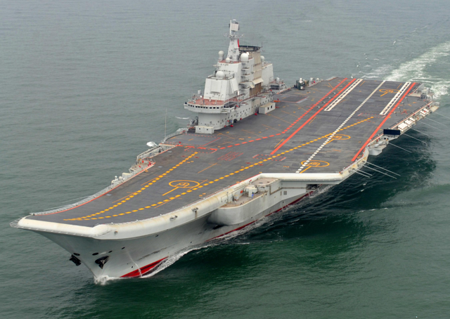 中美差距那么大？张召忠：美国就算一动不动，中国20年也追不上！