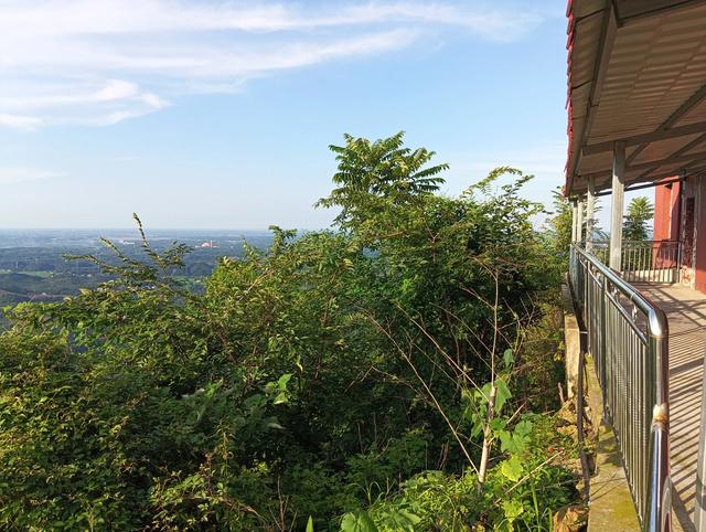 中国长寿之乡汉寿县的第一高峰，风景如画的金牛山风光。