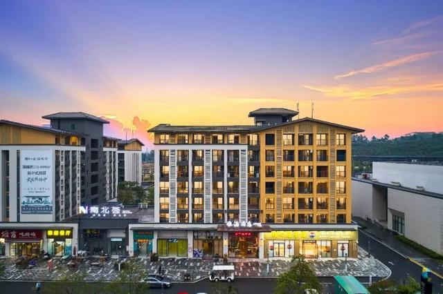 5分钟到达新兴南站！凭高铁票住房享9折优惠、泡汤泉低至¥48元/人！来禅域小镇玩转两天一夜！