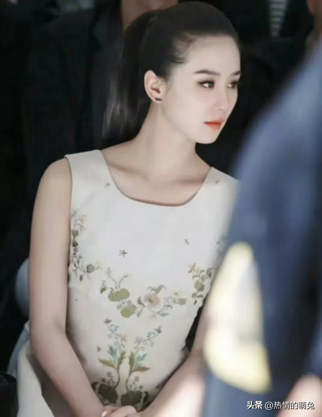 刘诗诗这个发型才是真正的大光明，还有人拿垫过的颅顶来比较