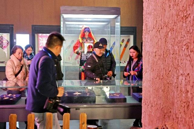 打卡中国羌族博物馆 感受羌族悠久历史文化