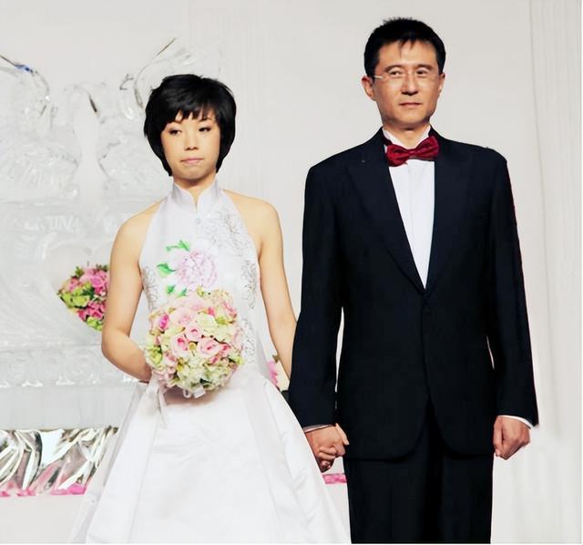 恩爱了16年抵不过现实残酷，44张怡宁绚烂如花，64岁徐威逐渐衰老
