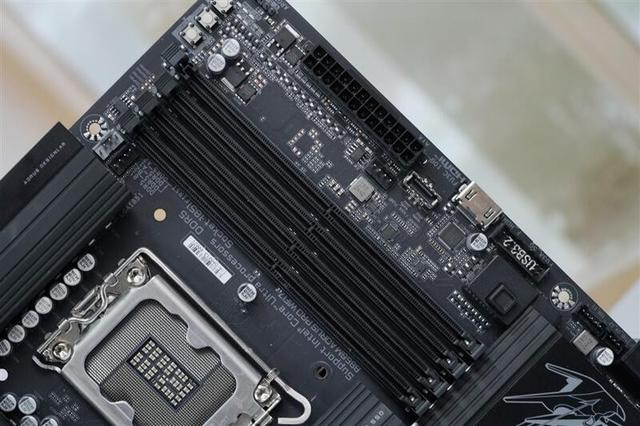 选主板别纠结！技嘉B860M电竞雕才是酷睿Ultra 7 265K绝配