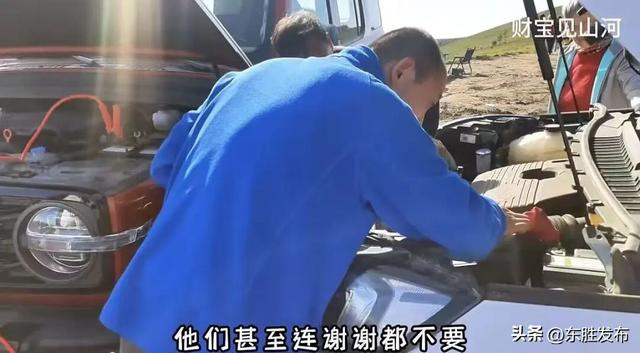 高速惊险爆胎！一位旅行博主的“内蒙古奇遇”