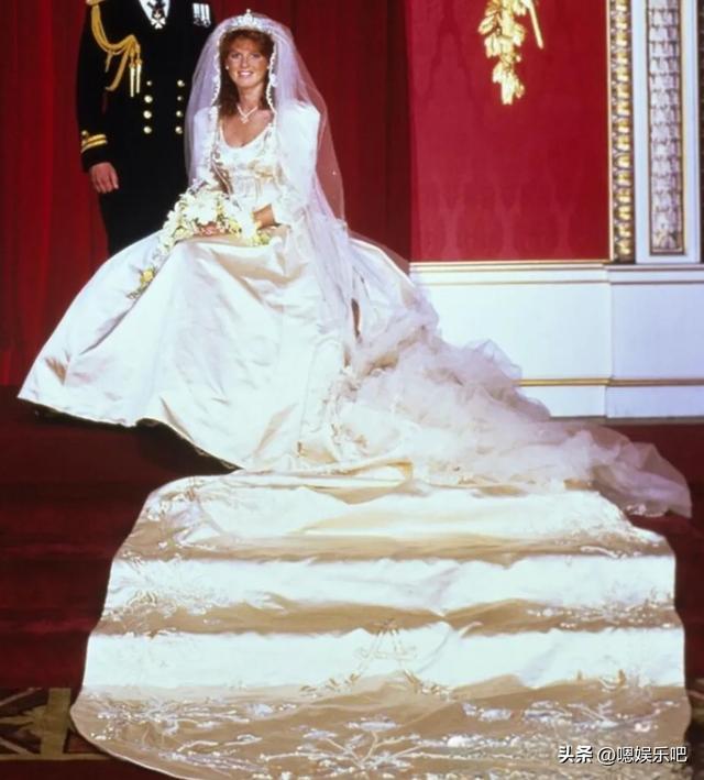 英王室新娘的复古婚纱：安妮公主的简约高级，戴安娜的梦幻少女