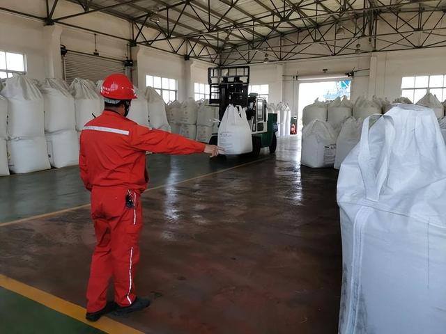 中企非洲土皇帝王垚：生活奢靡、美女成群，为啥却多次获官媒表扬