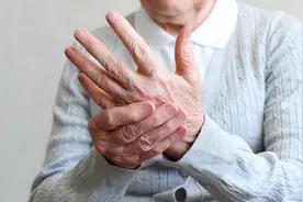 得了特发性震颤怎么办？科学服用4种药物，有效缓解肢体颤抖图片