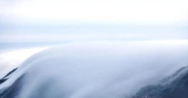 庐山：云瀑千仞泻汉阳双峰立