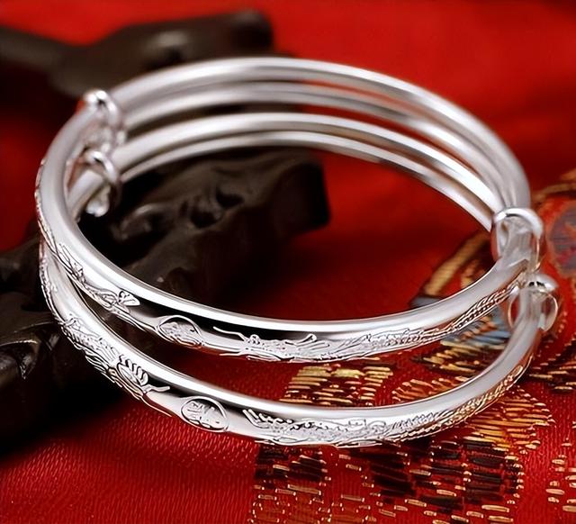 漂亮首饰暗藏毒！央视曝重金属超标9000倍，很多人的首饰盒里都有