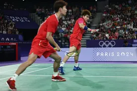 奥运羽毛球-梁伟铿/王昶2-1力克马来西亚组合 挺进男双决赛图片
