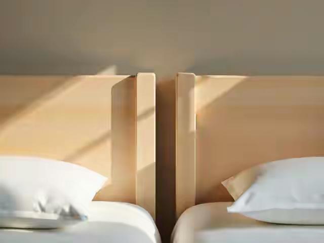 两性晚年新现实：分房睡的夫妻，最后都活成了这两种模样