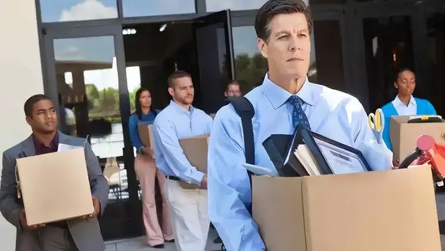 都被骗了？特朗普演讲1小时，邀中方赴美投钱，中国大幅清理美债