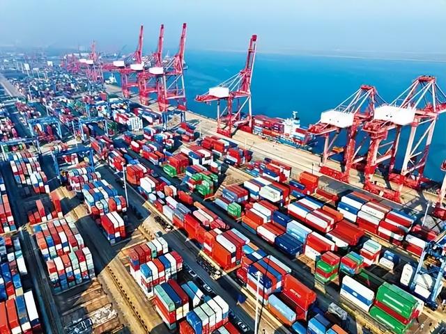 忍不住了！提起中国九三阅兵，特朗普当众说了3个“不”字