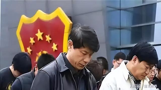 毁了王治郅，逼姚明退役，他凭一己之力让中国篮球倒退了二十年！