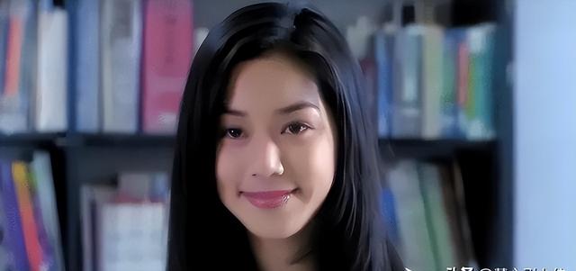 她14岁“倾国倾城”，被首富看中花10亿娶回家，8年生下4胎