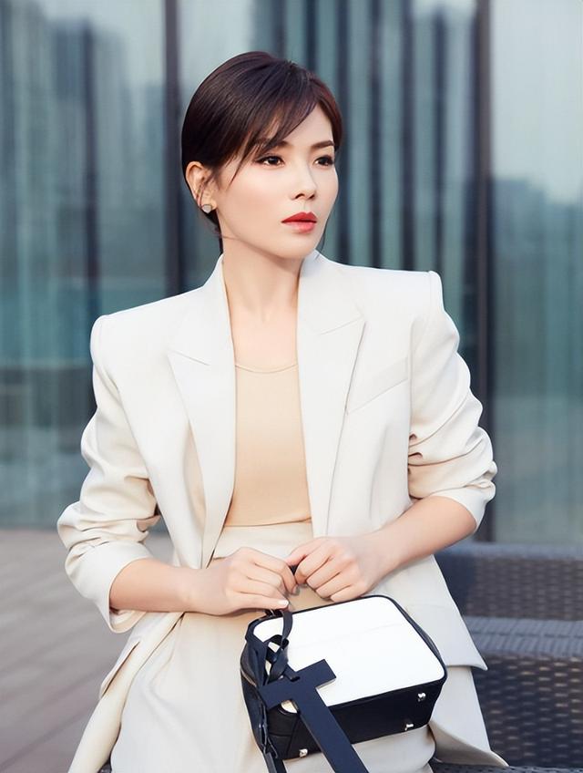 钱再多有什么用？刘涛如今的现状，给所有45岁以上女性提了个醒
