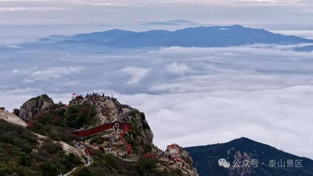 泰山云海：水墨长卷里的山河诗行