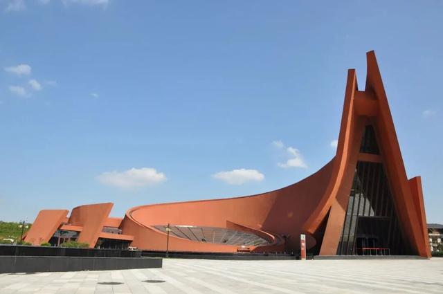 董宇辉向世界推荐，“请花几天时间去山东”！