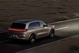 能看AI推理过程的端到端自动驾驶，理想在走一条前所未有的路图片