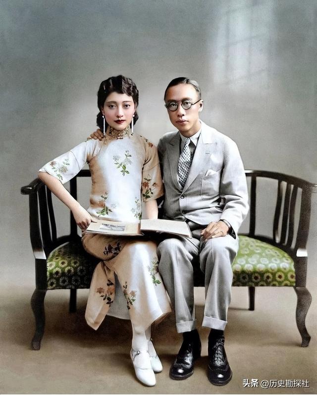 1924年溥仪被赶出紫禁城，在翊坤宫留影，寸头高筒皮靴，气质不凡