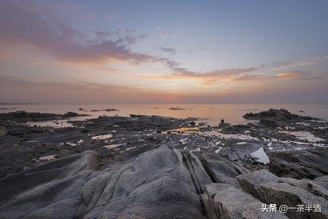 自驾营地：山东日照市沿海自驾露营地停车场，主要景点及特色美食