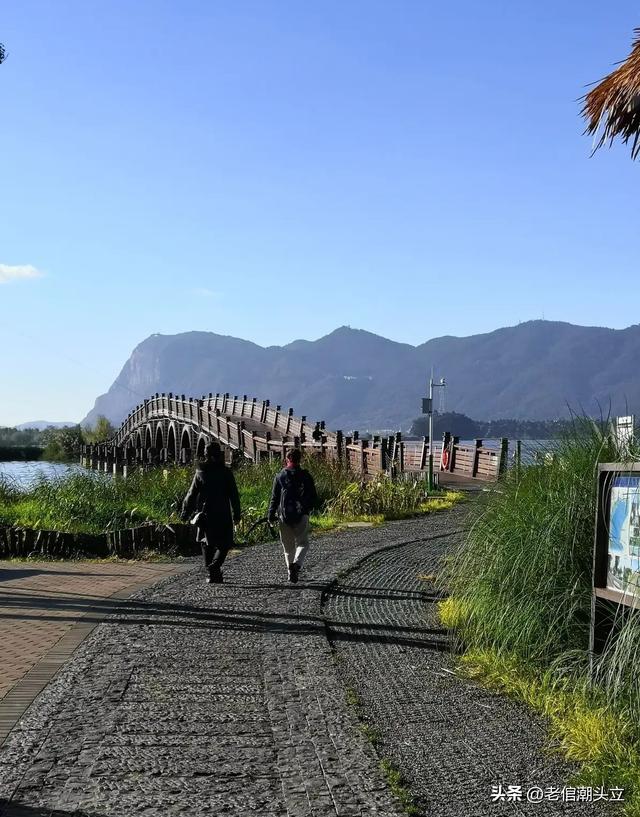 冬天的早上 晒着太阳从大观楼徒步到西山茶马花街 是什么样的感受？