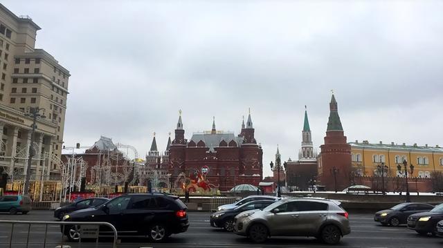 特朗普进餐厅遭“贴脸”嘘声抗议