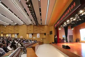 赋能家庭，爱润成长！海信初中七年级开展家长开放日活动图片