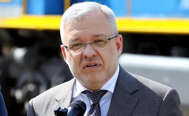 内部崩了？乌总统“金主”卷款逃往国外，西方：一分钱也不给了！