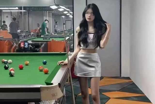 台球厅被曝“特殊服务”：包暗藏玄机，美女助教服务有猫腻