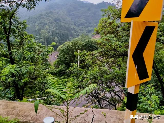 文字版【润在北京】山水林弯小山谷，溪水潺潺麻松路