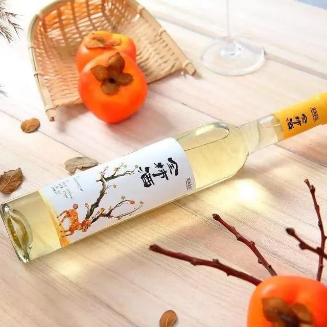 柴桑区新塘乡胡桥村：千亩柿红引客来