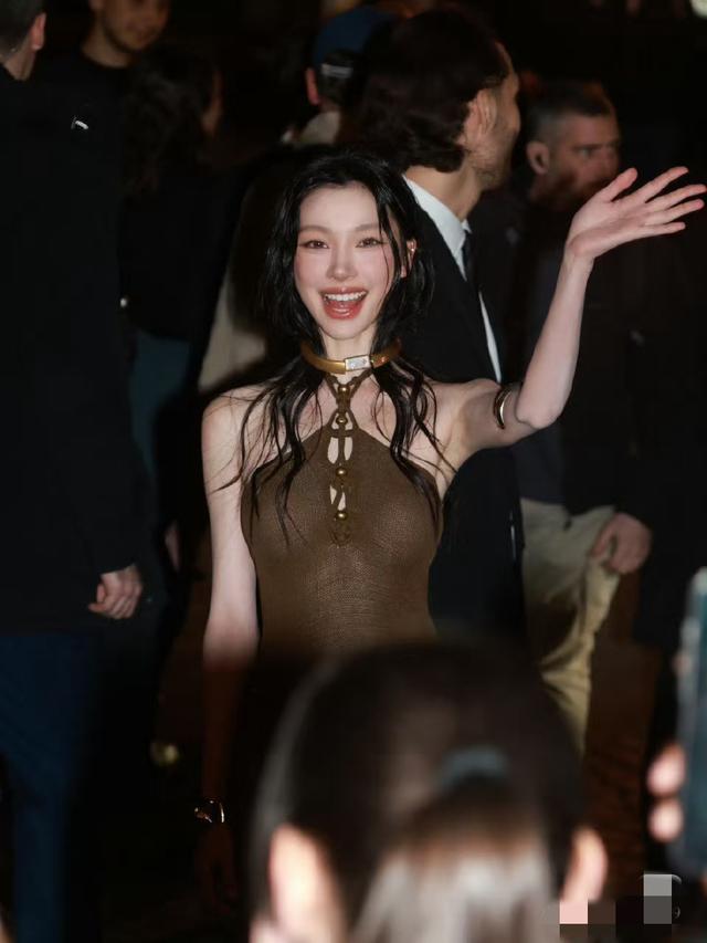 曲线绝了，又瘦又有黄金比例逆天，这个身材没人夸一下吗？