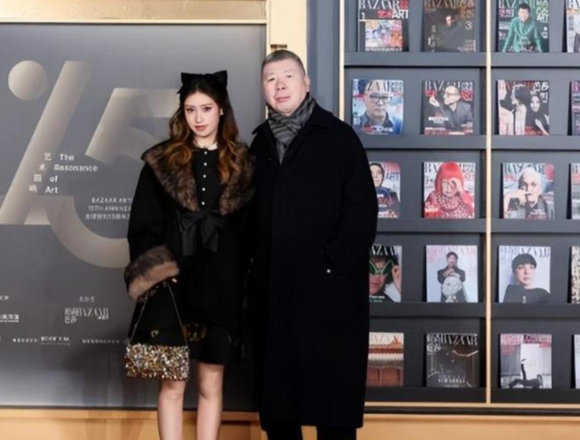 徐帆回应离婚五个月后，冯小刚再惹争议	，养女徐朵竟成了导火索