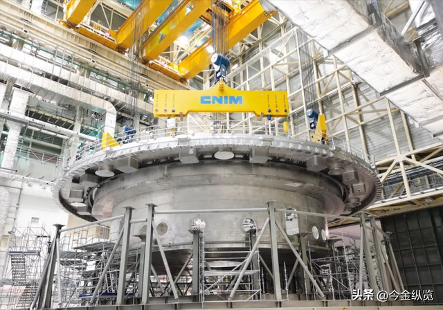 400吨巨兽立功！中国人造太阳剑指2030核聚变商用，领先全球10年