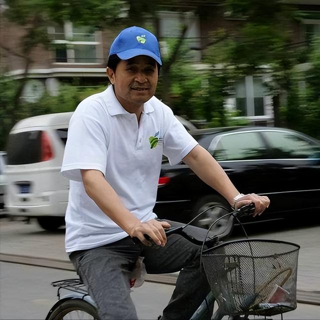 原来她就是毕福剑的关门弟子，师傅落魄不离不弃，现状曝光太意外