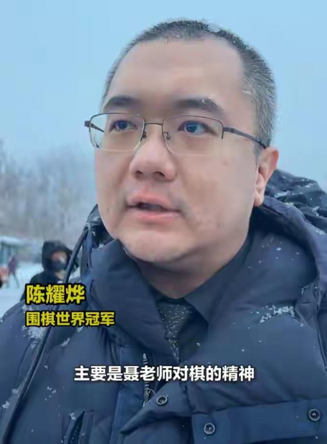 聂卫平告别仪式：大儿子手捧遗像，3个子女都到齐，众人含泪悼念