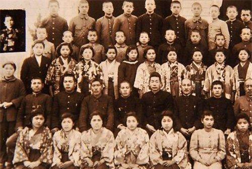 她伪装中国人，曾与4个中国人结婚，临死前一张照片暴露其身份