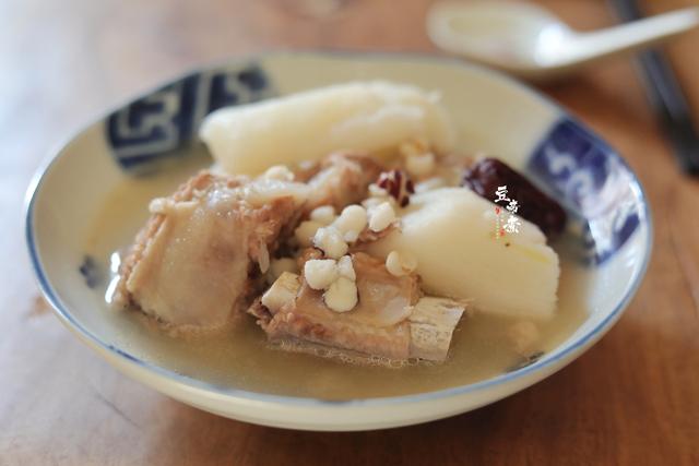 炖排骨，不要再放玉米胡萝卜了好吗？加入这几样小食材味道更完美