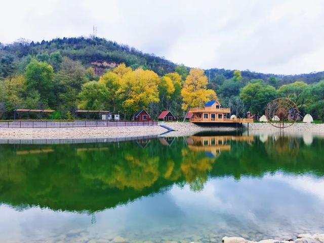 秦人故里，一湖秋色。