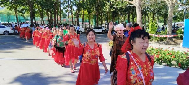 走进校园收获多·旅游文化展风采