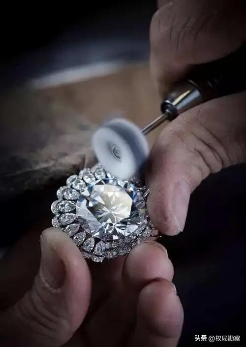 卖不动了？知名品牌巨头宣布降价	，库存堆成山，囤货者亏惨了