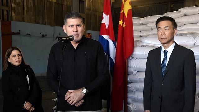 美军又出手了，扣下一艘油轮，不到24小时	，中国海军船只停靠南美