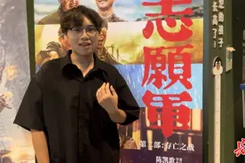 电影《志愿军：存亡之战》再现铁原阻击战，观影大学生：今天的和平生活来之不易图片