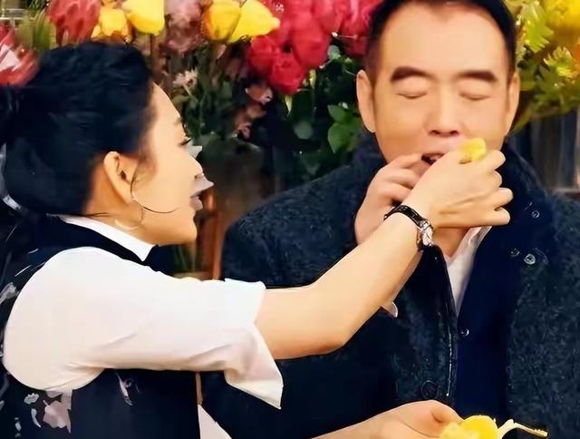 她一生“风流成性、老少通吃”，撩汉无数，如今56岁依旧貌美如花